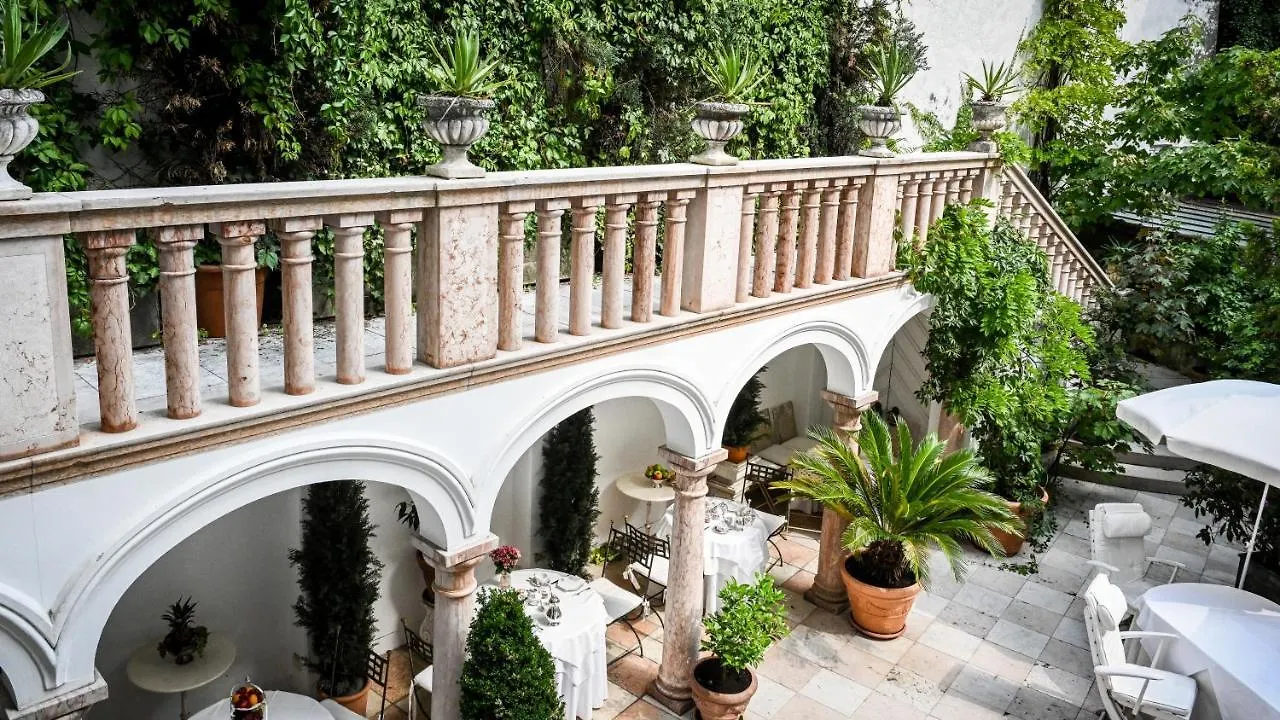 Hotel Opera Monachium 4*,