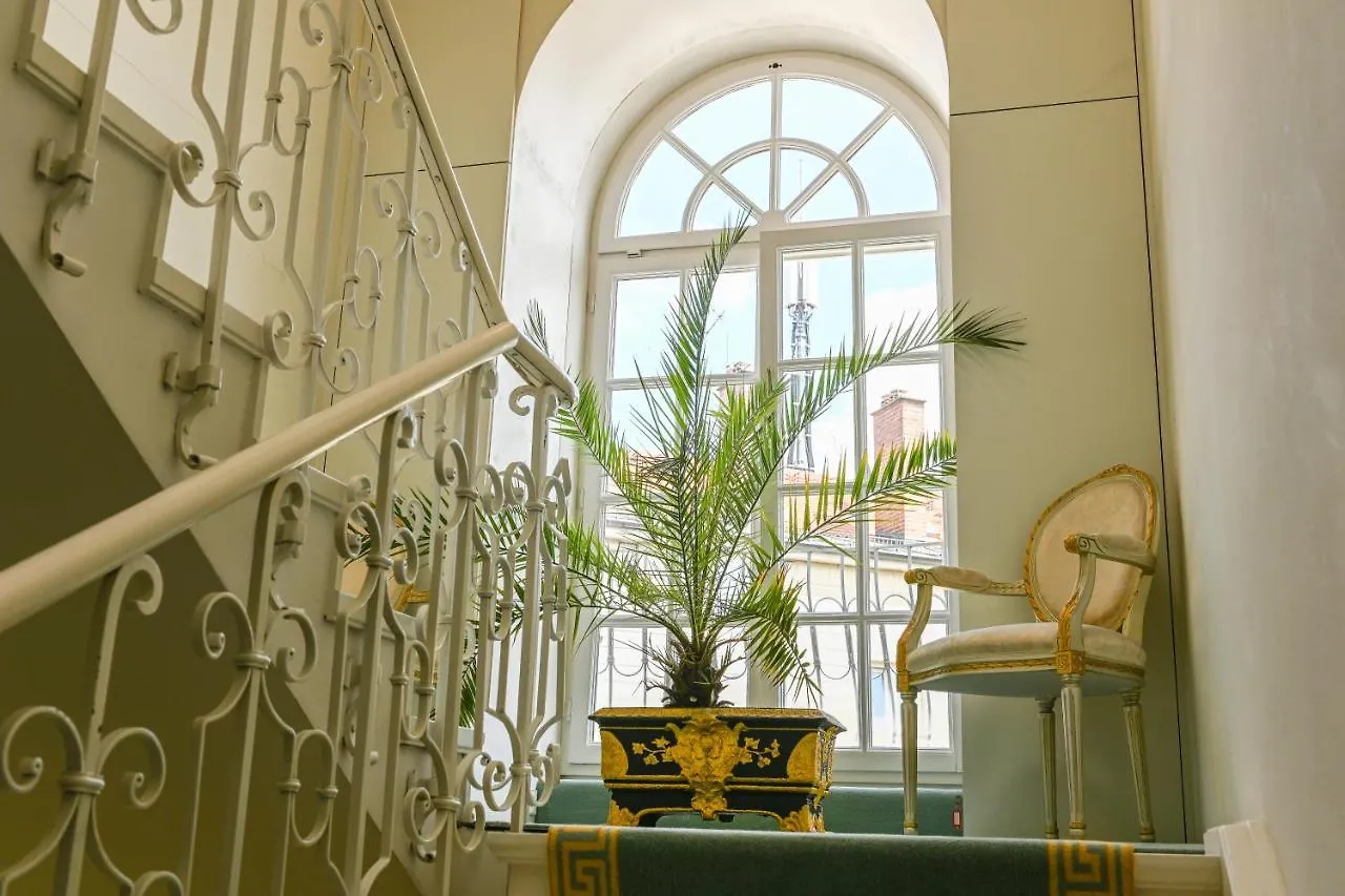 Hotel Opera Monachium 4*,